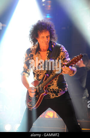 Brian May de Queen lors de leur représentation sur 'Al Murray's Happy Hour' (TX: ITV1 vendredi 4 avril 2008 @ 2200), London Studios, SE1. Banque D'Images