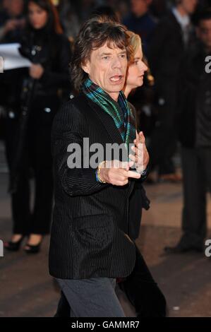 Mick Jagger, de The Rolling Stones, arrive pour la première du film britannique Shine a Light au cinéma Odeon West End, Leicester Square, Londres. Banque D'Images