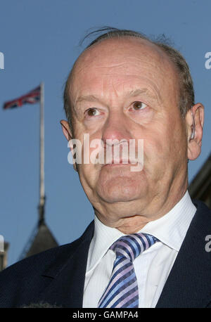 Lord John Stevens photographié devant la haute Cour dans le centre de Londres aujourd'hui à la suite de la conclusion de l'enquête sur la mort de Dodi Al-Fayed et Diana, princesse de Galles. Banque D'Images