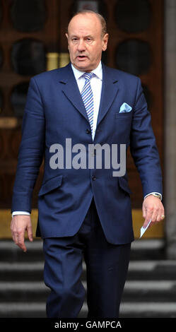 Lord John Stevens photographié devant la haute Cour dans le centre de Londres aujourd'hui à la suite de la conclusion de l'enquête sur la mort de Dodi Al-Fayed et Diana, princesse de Galles. Banque D'Images