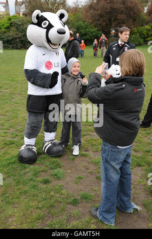 Soccer - Fulham Community Day - Bishops Park.Activités ayant lieu lors de la journée de sensibilisation de la communauté Banque D'Images