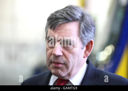 Le Premier ministre Gordon Brown au dépôt principal de la compagnie d'autobus d'Oxford à Oxford. Banque D'Images