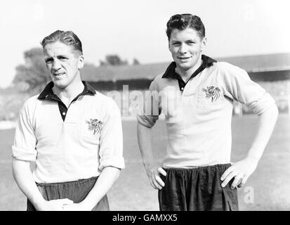 Soccer - Ligue de football Division deux - Queens Park Rangers v Hull City. (G-D) Viggo Jensen et Frank Seddon, Hull City Banque D'Images