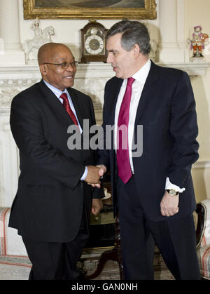 Jacob Zuma, président du Congrès national africain (ANC), rencontre le Premier ministre britannique Gordon Brown au 10 Downing Street à Londres. Banque D'Images