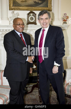 Jacob Zuma, président du Congrès national africain (ANC), rencontre le Premier ministre britannique Gordon Brown au 10 Downing Street à Londres. Banque D'Images