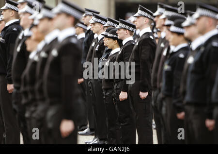 Un point de vue général au collège de police de Tulliallan montrant les derniers lot de nouvelles recrues lors de leur parade de départ Banque D'Images