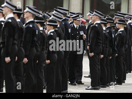 Un point de vue général au collège de police de Tulliallan montrant les derniers lot de nouvelles recrues lors de leur parade de départ Banque D'Images