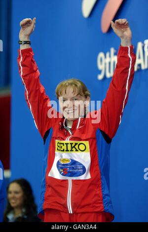 Svetlana Feofanova, en Russie, célèbre la victoire de la voûte polaire et de la mise en place un nouveau record du monde Banque D'Images