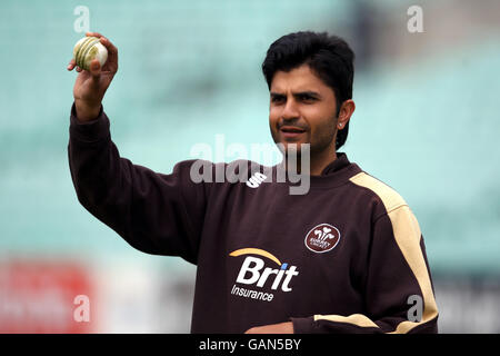 Cricket - Trophée Provident des amis - Surrey v Kent - The Brit Oval. Usman Afzaal, Surrey Banque D'Images