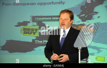 Charles Dunstone, directeur général de Carphone Warehouse, lors d'une conférence de presse à Londres. Banque D'Images