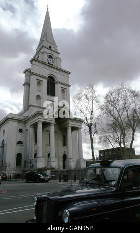 Une vue générale de Christ Church, Spitalfields, Londres.Une des «Églises Commissaires» construite pour la Commission pour la construction de cinquante nouvelles Églises entre 1714 et 1729 par l'architecte Nicholas Hawksmoor.Il est considéré comme l'une des plus belles églises de son genre, à Londres. Banque D'Images