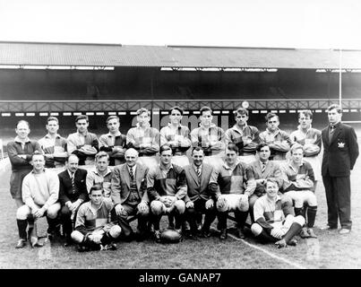 Groupe d'équipe de Harlequins : (à l'arrière, l-r) MHR King, G Paterson, J McPartlin, J Willcox, J Anbott, A Todman, B Spence, G Murray, P Fuller, H Eden, J Scott; (à l'avant, l-r) R Whyte, H Gould, R Bartman, Sir Marley, D Wakeare Brooks, J Currie, D, D, (Assis sur le sol, l-r) SJ Coles, M est allé Banque D'Images