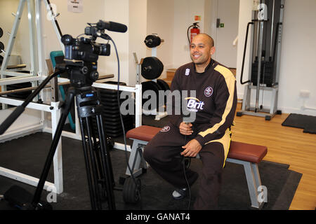 Cricket - Surrey Feature - Scott Newman - The Brit Oval. Scott Newman, de Surrey, devant la caméra Banque D'Images