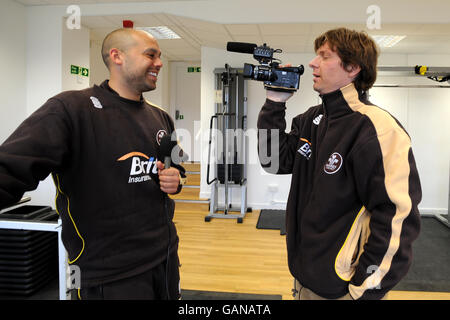 Cricket - Surrey Feature - Scott Newman - The Brit Oval. Scott Newman, de Surrey, devant la caméra Banque D'Images