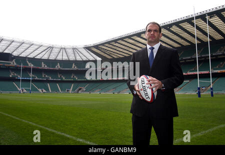 Martin Johnson, entraîneur de la Nouvelle-Angleterre, avant une conférence de presse à Twickenham, Londres. Banque D'Images