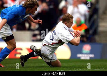 Rugby Union - le championnat RBS six Nations - Angleterre / Italie. Josh Lewsey, l'Angleterre, a obtenu un score contre l'Italie. Banque D'Images