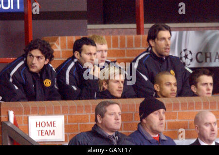 l-r ; Ricardo, Ryan Giggs, Paul Scholes, Ruud Van Nistelrooy, Manchester UnitedDavid Beckham, Danny Webber et Danny Pugh regarder United aller un but vers le bas Banque D'Images