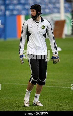 Football - UEFA Champions League - quart de finale - première étape - Liverpool v Chelsea - Liverpool Training - Melwood. Petr Cech, gardien de but de Chelsea pendant l'entraînement Banque D'Images