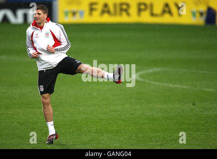 Football - UEFA Champions League - quart de finale - première étape - Liverpool v Chelsea - Liverpool Training - Melwood. Steven Gerrard de Liverpool pendant l'entraînement Banque D'Images