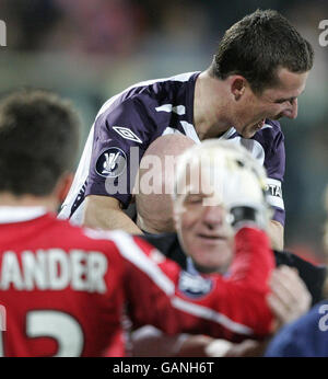 Football - coupe UEFA - demi finale - deuxième jambe - Fiorentina / Rangers - Artemio Franchi.Barry Ferguson des Rangers célèbre après la coupe de l'UEFA, la demi-finale, la deuxième jambe, Artemio Franchi, Florence,Italie. Banque D'Images