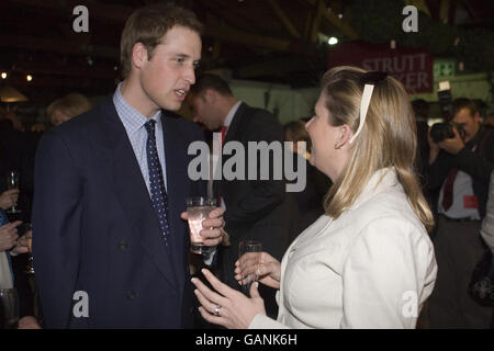 Le Prince William assiste à une réception au centre du jardin 'Chelsea Gardener' pour aider l'hôpital Royal Marsden. Banque D'Images