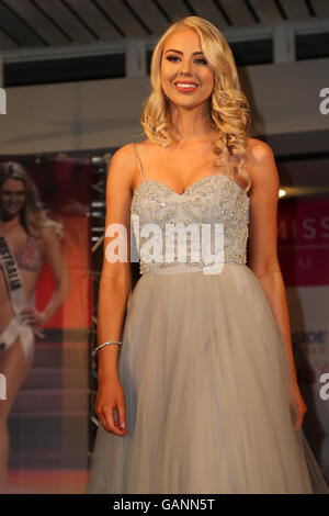 Sydney, Australie. 26 juin 2016. NSW Australie Miss Univers Final - l'investiture de répondre à une question. Banque D'Images