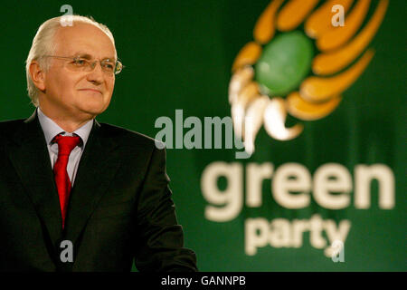 John Gormley, chef du Parti Vert, lors de la conférence annuelle du parti à l'hôtel Fairways de Dundalk, co Louth. Banque D'Images