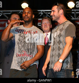 - Joe Calzaghe et boxe Bernard Hopkins - Planet Hollywood Hotel Banque D'Images