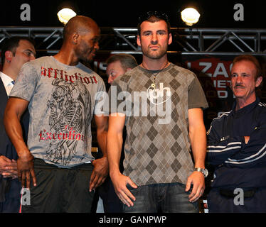 - Joe Calzaghe et boxe Bernard Hopkins - Planet Hollywood Hotel Banque D'Images