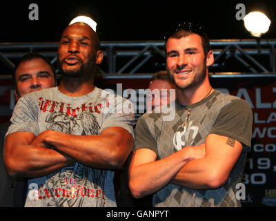- Joe Calzaghe et boxe Bernard Hopkins Face à Face - Planet Hollywood Hotel Banque D'Images