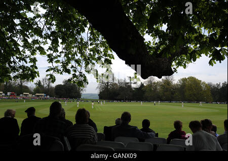 Cricket - MCC contre Nouvelle-Zélande - Arundel. Spectateurs regardant MCC v Nouvelle-Zélande à Arundel Banque D'Images