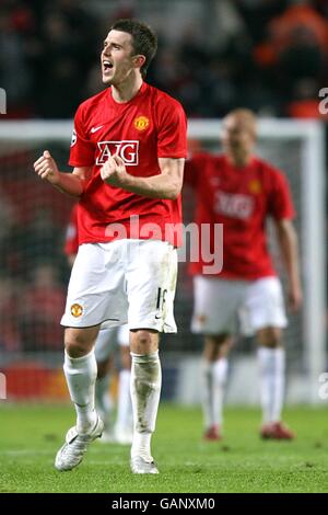 Football - UEFA Champions League - semi final - second Leg - Manchester United / Barcelone - Old Trafford.Michael Carrick, de Manchester United, célèbre la victoire de son équipe contre barcelone Banque D'Images