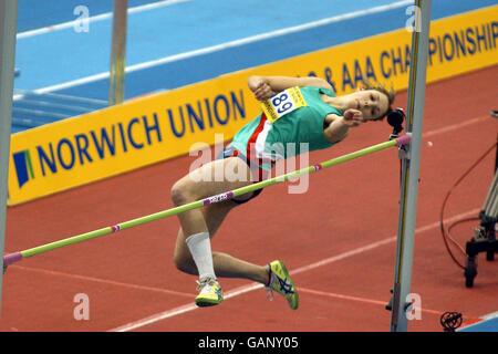 Athlétisme - Norwich Union World Indoor Trials & AAAS Championships - Birmingham.Emma Perkins, de Worthing, en action pendant le saut en hauteur des femmes Banque D'Images