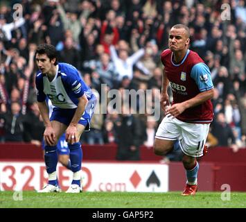 Football - Barclays Premier League - Aston Villa / Birmingham City - Villa Park.Gabriel Agbonlahor de la Villa Aston célèbre le sixième but du match Banque D'Images