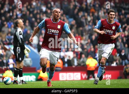 Football - Barclays Premier League - Aston Villa / Birmingham City - Villa Park.Gabriel Agbonlahor de la Villa Aston célèbre le sixième but du match Banque D'Images