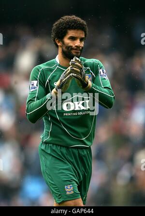 Football - Barclays Premier League - Manchester City v Portsmouth - City of Manchester Stadium. David James, gardien de Portsmouth Banque D'Images