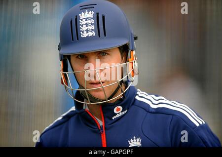 Cricket - session Angleterre nets et conférence de presse - terrain de cricket d'Old Trafford. Michael Vaughan, Angleterre Banque D'Images