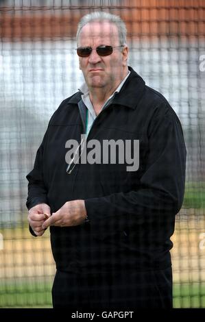 Cricket - session Angleterre nets et conférence de presse - terrain de cricket d'Old Trafford. Darrell Hair, juge-arbitre Banque D'Images