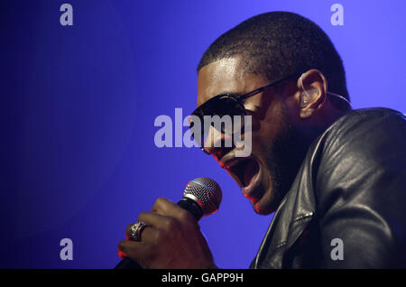 Usher en concert - London Banque D'Images