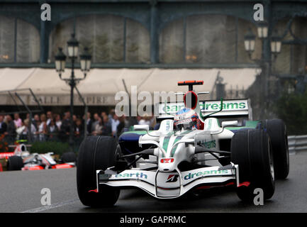 Jenson Button dans la Honda traverse la place du Casino pendant le Grand Prix de Monte Carlo, Monaco. Banque D'Images