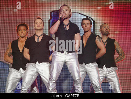 Boyzone se présente en concert à l'Odyssey Arena de Belfast. Banque D'Images