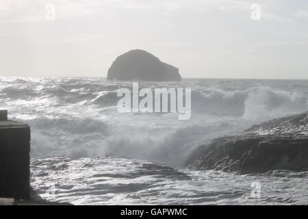 Trebarwith Strand, North Cornwall, storm, Pâques 2016, vacances chez soi, littoral, mauvais temps, Météo France, écume de mer, vagues, saccadée. Banque D'Images