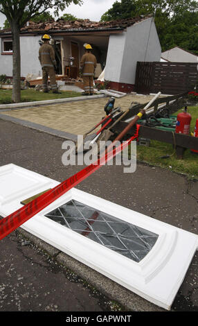 Vue générale d'une maison gerée par une explosion présumée de gaz à Uphall, Lothian occidental. Banque D'Images