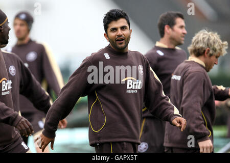 Cricket - Friends Provident Trophy South Group - Surrey v Sussex - Whitgift School. Usman Afzaal, Surrey Banque D'Images