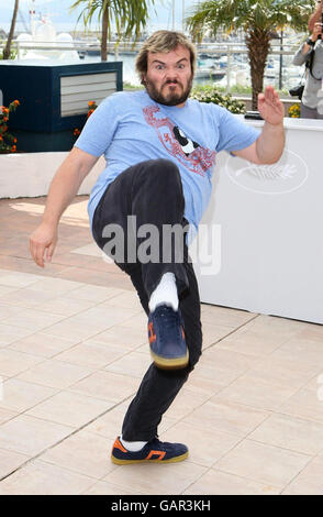 AP OUT Jack Black arrive à un photocall pour le nouveau film Kung Fu Panda au Palais de Festival de Cannes, France. Banque D'Images