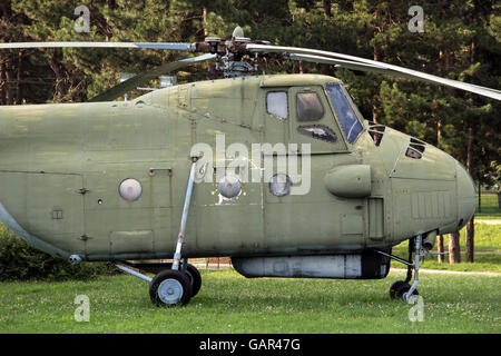 Le Musée de l'Aviation de Belgrade, Serbie - Mil Mi-4un hélicoptère de transport soviétique (OTAN-Codename : Hound) Banque D'Images