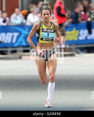 Athlétisme - BUPA Great Manchester Run.JO Pavey remporte la BUPA Great Manchester Run à Manchester. Banque D'Images