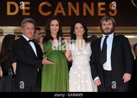 Dustin Hoffman, Angelina Jolie, Lucy Liu et Jack Black arrivent pour la projection de 'Kung Fu Panda' pendant le 61e Festival de Cannes, France. Banque D'Images