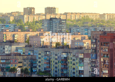 Les bâtiments anciens en Ukraine. De vieux logements surpeuplés Banque D'Images