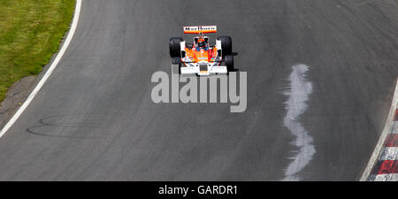 McLaren M23 sur la voie à Brands Hatch, légendes de Brands Hatch Superprix Banque D'Images